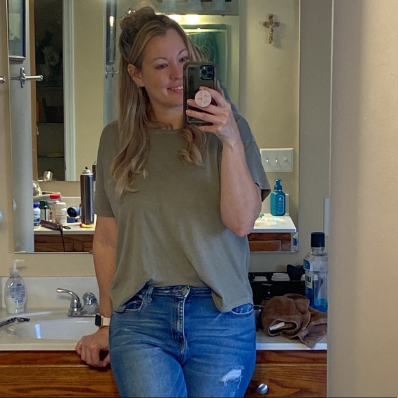 Meet your Posher, Christina - Picture 3 of 6